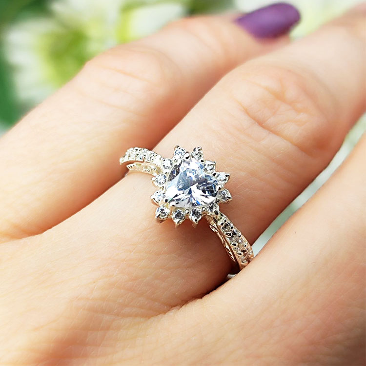 Срібні прикраси для жінок та чоловіків 108